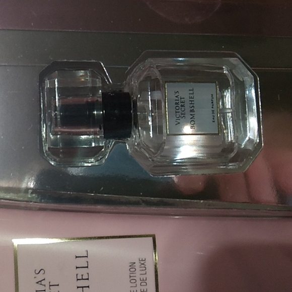 SALE! NWT Victoria's Secret "Bombshell" Set - Picture 3 of 4